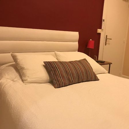 Logis Le Cheval Blanc Hotel Saint-Just Kültér fotó