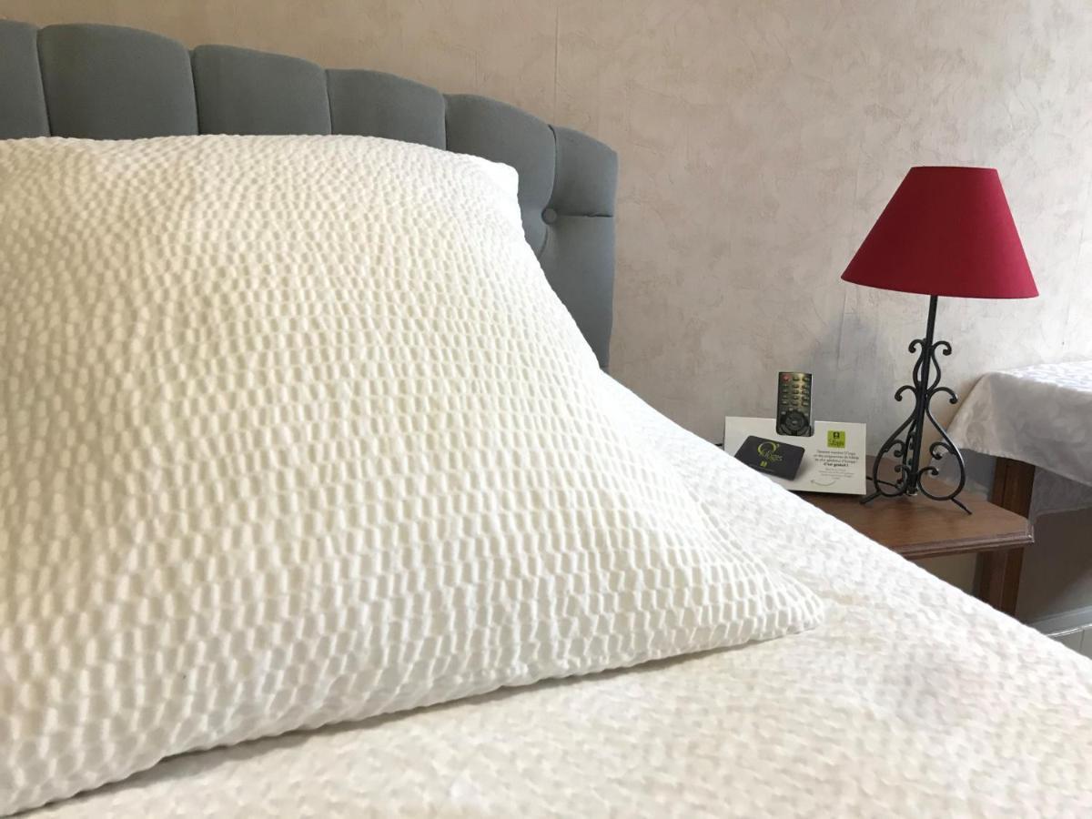 Logis Le Cheval Blanc Hotel Saint-Just Kültér fotó