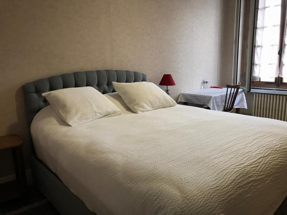 Logis Le Cheval Blanc Hotel Saint-Just Kültér fotó