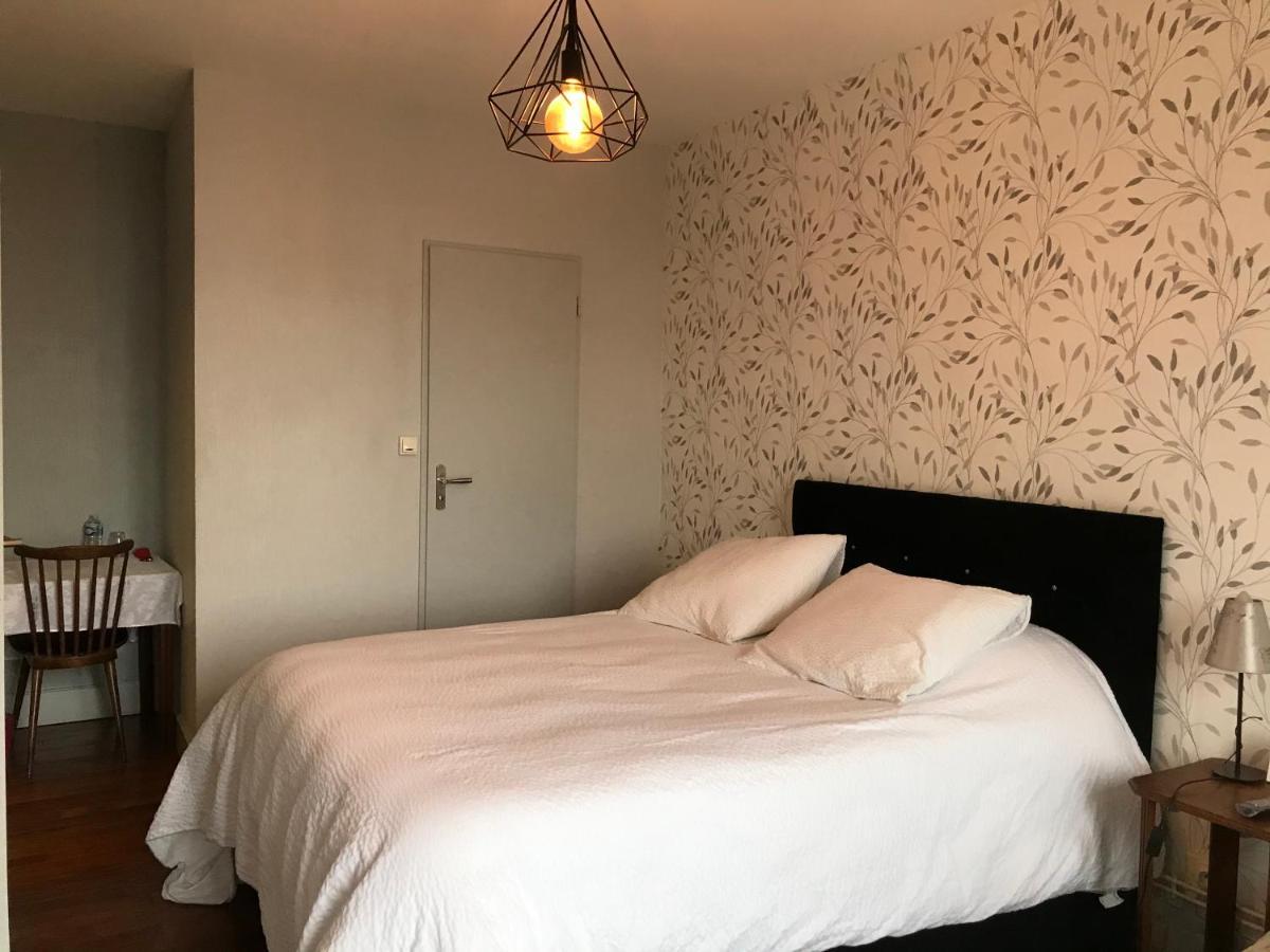 Logis Le Cheval Blanc Hotel Saint-Just Kültér fotó